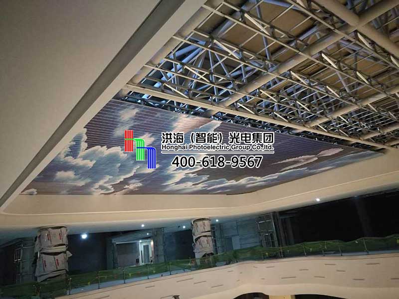 洪海LED天幕在臨沂齊魯園廣場正安裝施工！