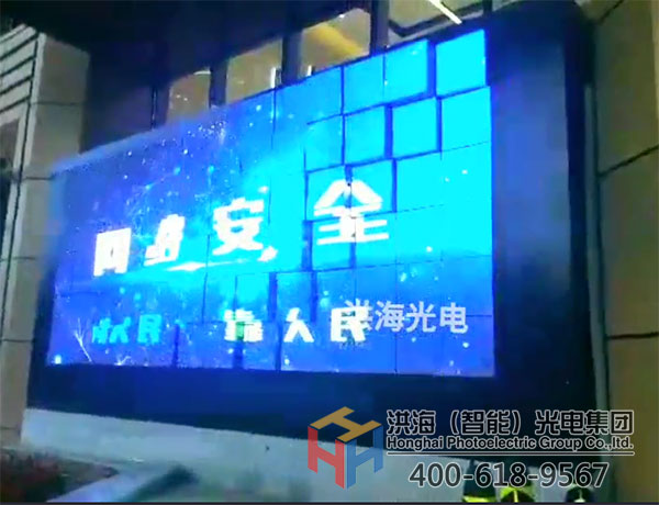伸縮波浪屏在美化城市方面發(fā)揮著獨特的作用。